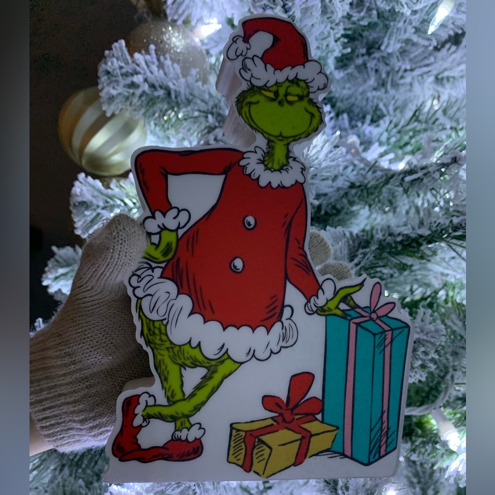SOLD🚫The Grinch Holiday Decor for Wall or Table - Picture 5 of 11